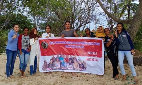 Implementasi Visi Prodi. Mahasiswa Semester III.A Prodi Pendidikan Bahasa Indonesia Melaksanakan Wisata Ilmiah di Tanjung Batu Kota Sorong